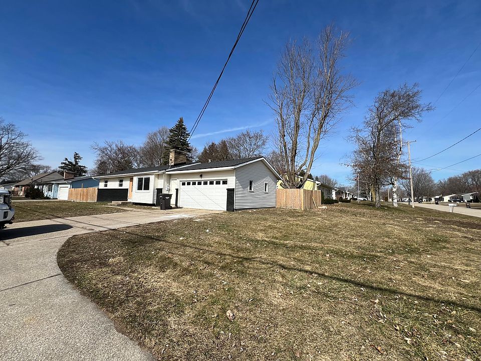 1641 Rosewood St, Jenison, MI 49428 | Zillow