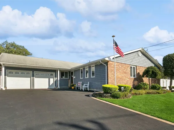 583 Higbie Lane, West Islip, NY 11795