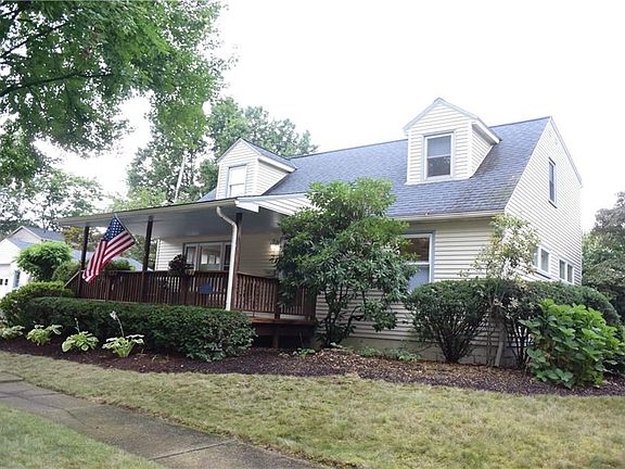 3rd image of 930 Davis Ave