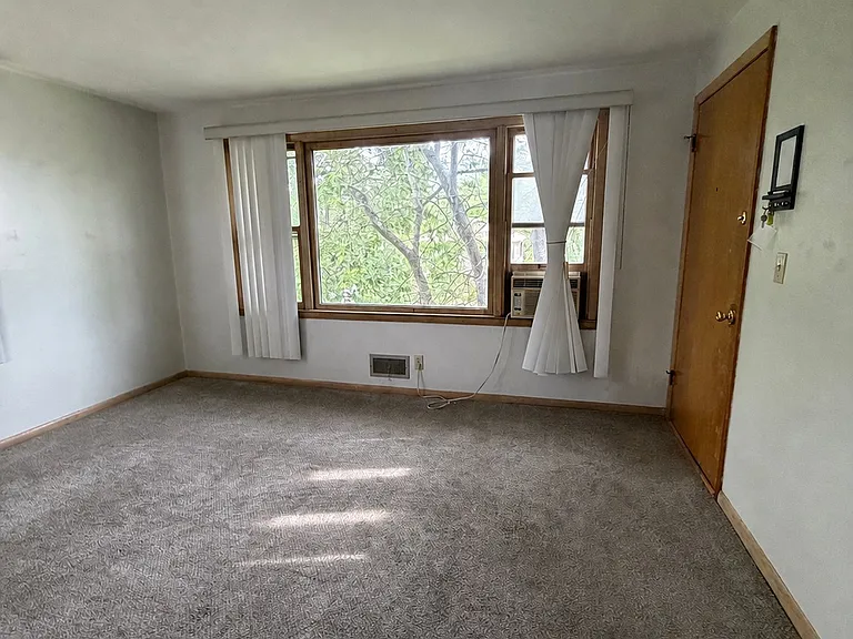 809 John St #4 — Photo 2