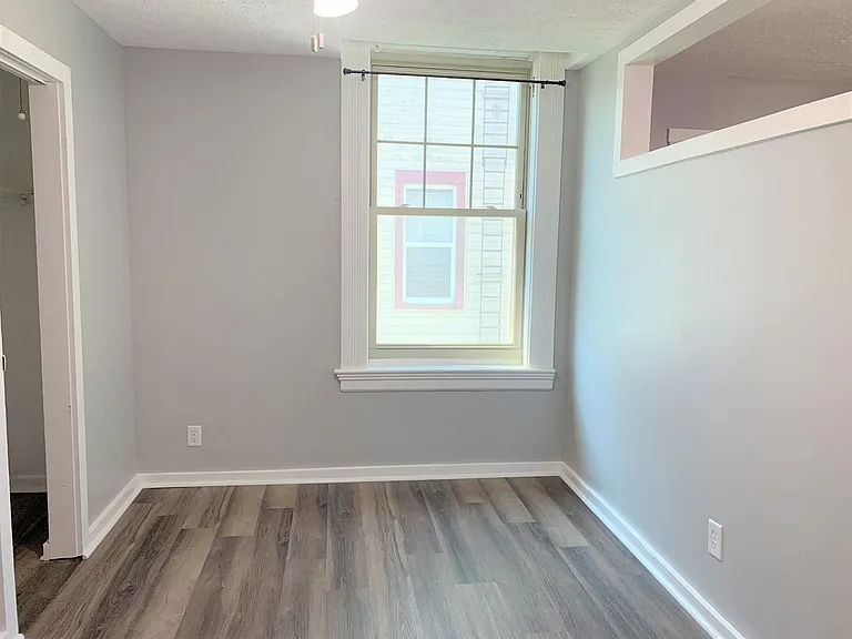 700 S 6th St — Photo 12