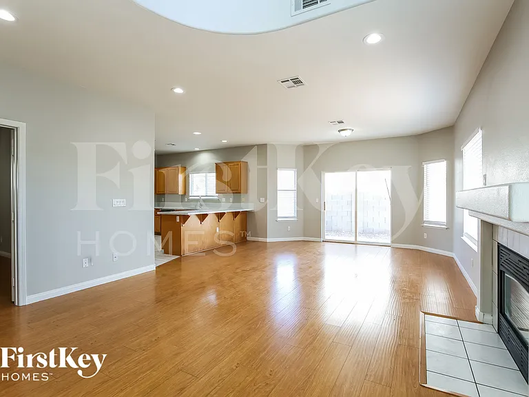 3600 N Tomsik St — Photo 6
