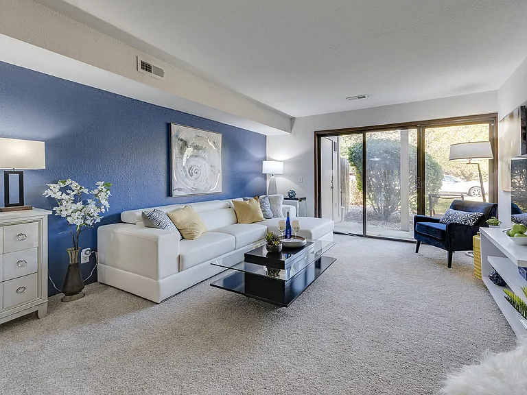 Willow Creek Apartments — Photo 1