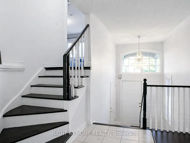 169 Dooley Cres — Photo 7