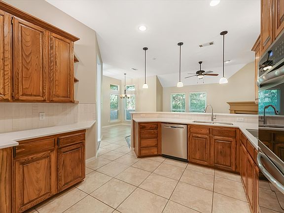 2nd image of 2817 Naples Dr