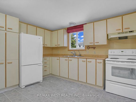 5th image of 18 Maple Leaf Ter