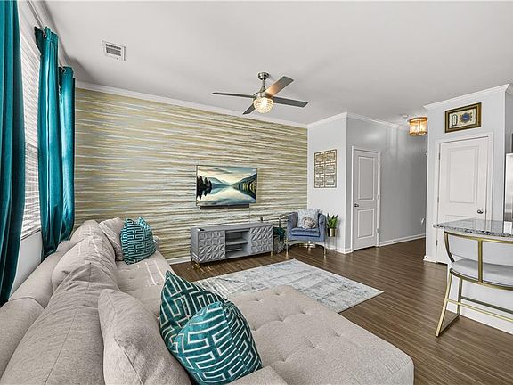 4th image of 200 Mountain Rest Ct SE