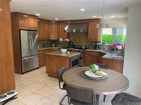 3rd image of 5013 Evanwood Ave