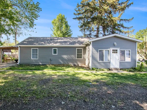 405 Red Bud Trl, Buchanan, MI 49107