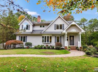 16 Wanamaker Ave, Mahwah, NJ 07430