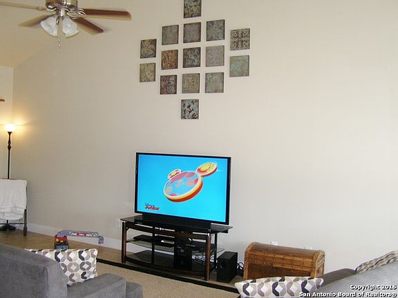 5th image of 74 Oak Fields Dr