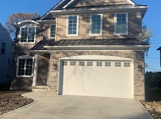 4499 Groveland Rd, University Heights, OH 44118