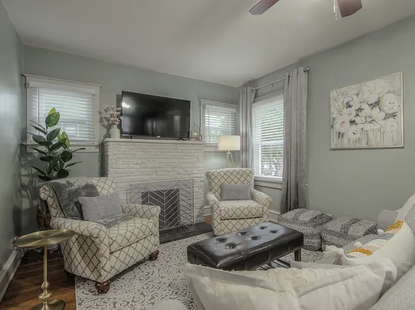 1145 W 41st Ter, Kansas City, MO 64111