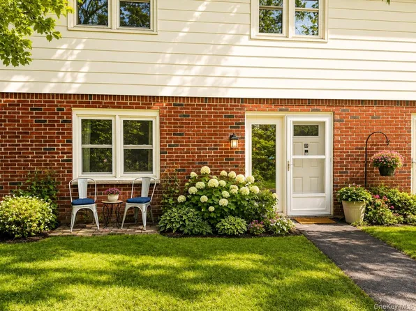 22 Orchard Heights, New Paltz, NY 12561