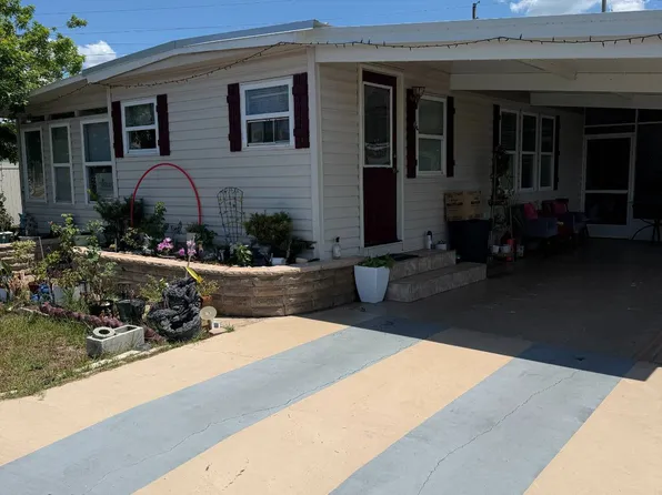 1 Holiday Pl #C, Tavares, FL 32778