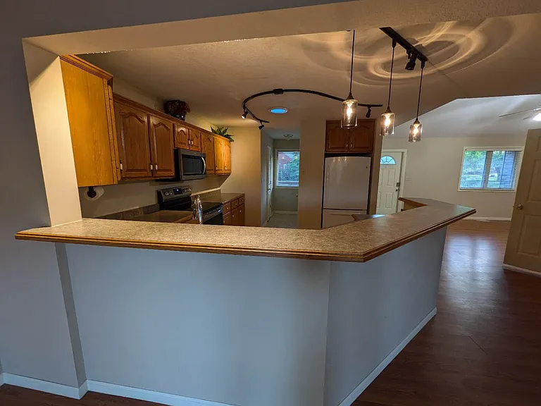 650 Huntridge Dr — Photo 4