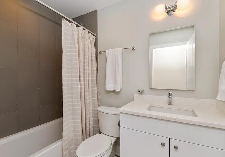 4639 N Broadway St #305 — Photo 8