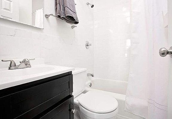 4th image of 141 E 36th St APT 3R