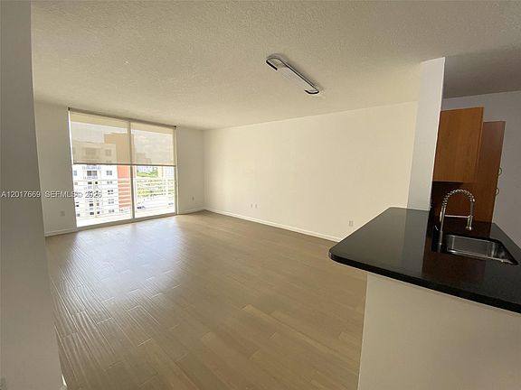 4th image of 18800 NE 29th Ave APT 1028