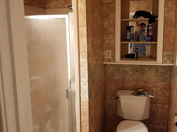3rd image of 1605 Redwood Dr