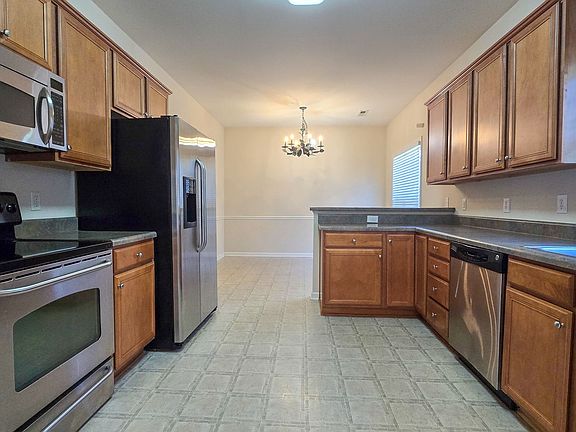 2nd image of 4001 Parkview Ct