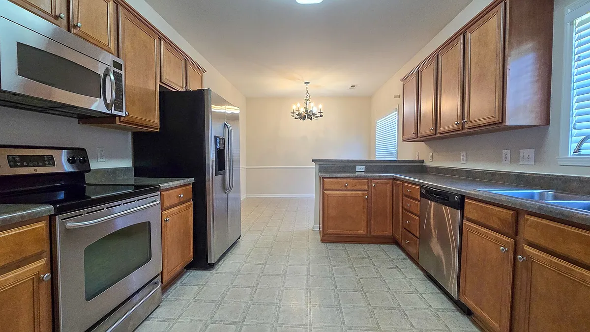Building Photo - 4001 Parkview Ct