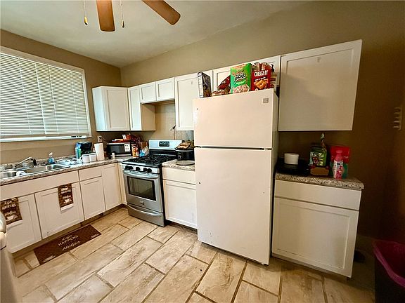 4th image of 1608 E Clay St