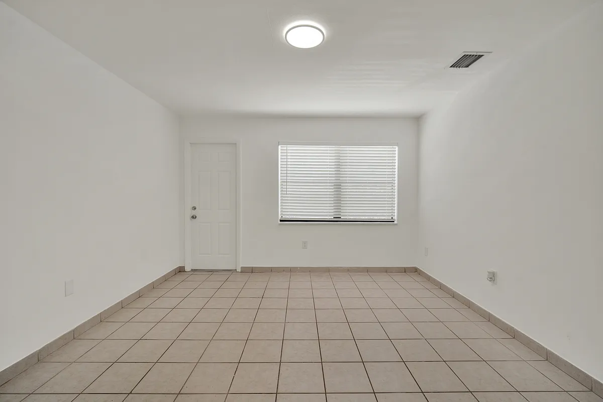 Building Photo - 340 Madeira Ave #8