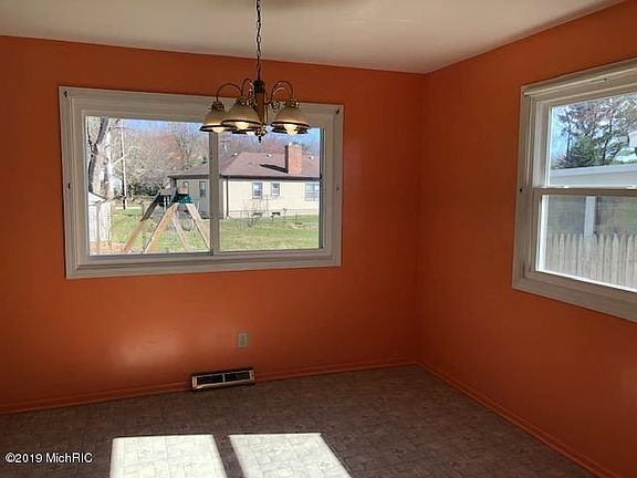 5th image of 5560 Edgelawn Dr SE