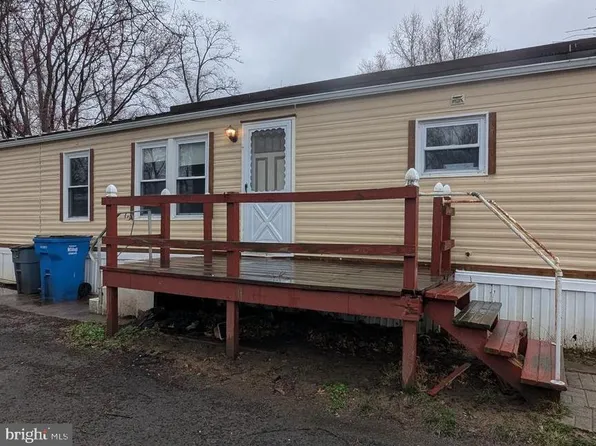 1446 Gibson Rd Trailer E35, Bensalem, PA 19020