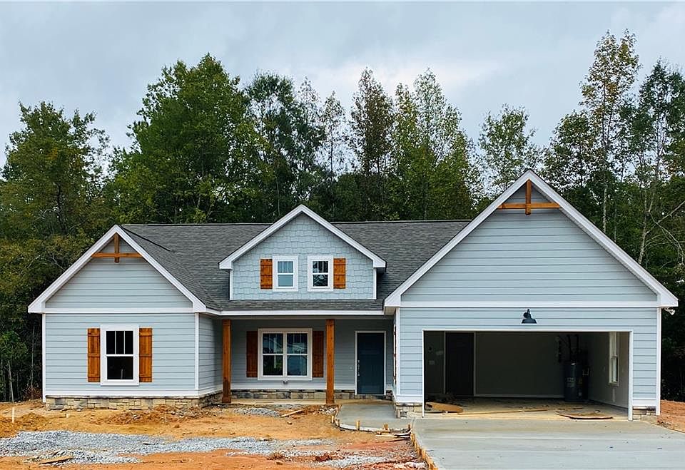 1st image of 305 Lucy Ln