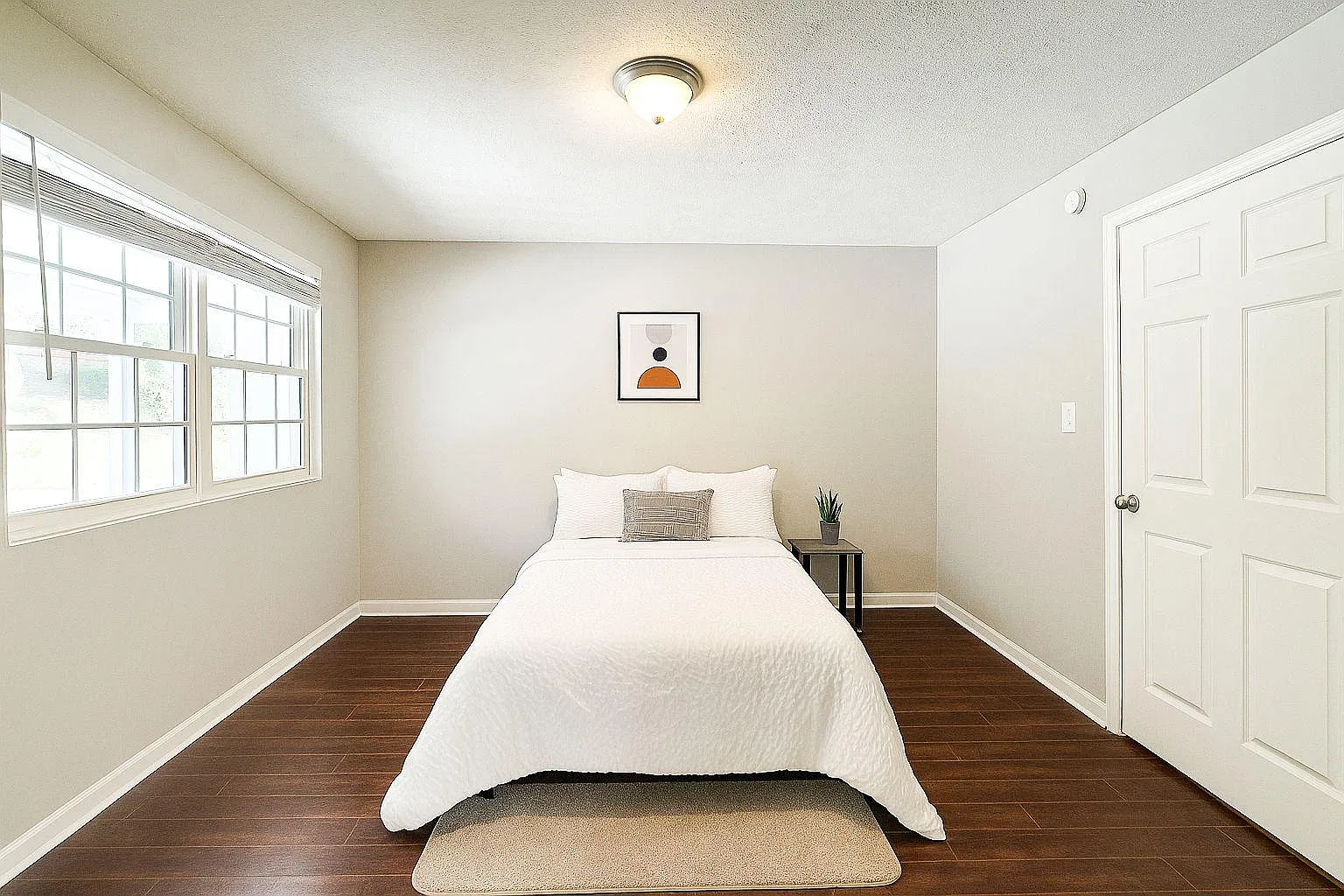 4 bed, 4.0 bath, 2100 sqft, $615 — Photo 1