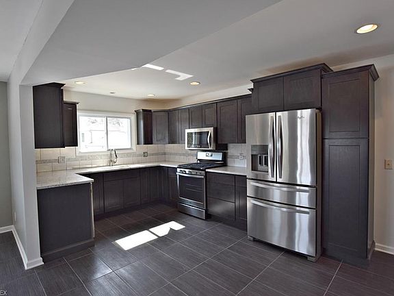 3rd image of 473 W 130th St