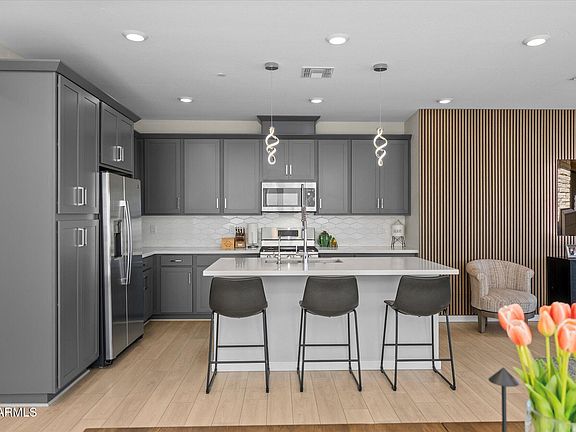 3rd image of 733 E LARK Street #202
