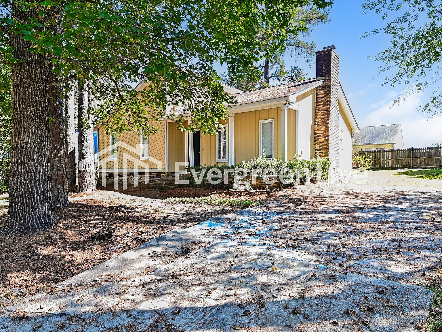 3 bed, 2.0 bath, 1350 sqft, $1,595 — Photo 2