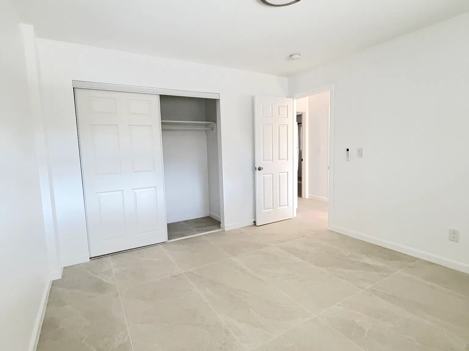 2 bed, 850 sqft, $3,000 — Photo 3