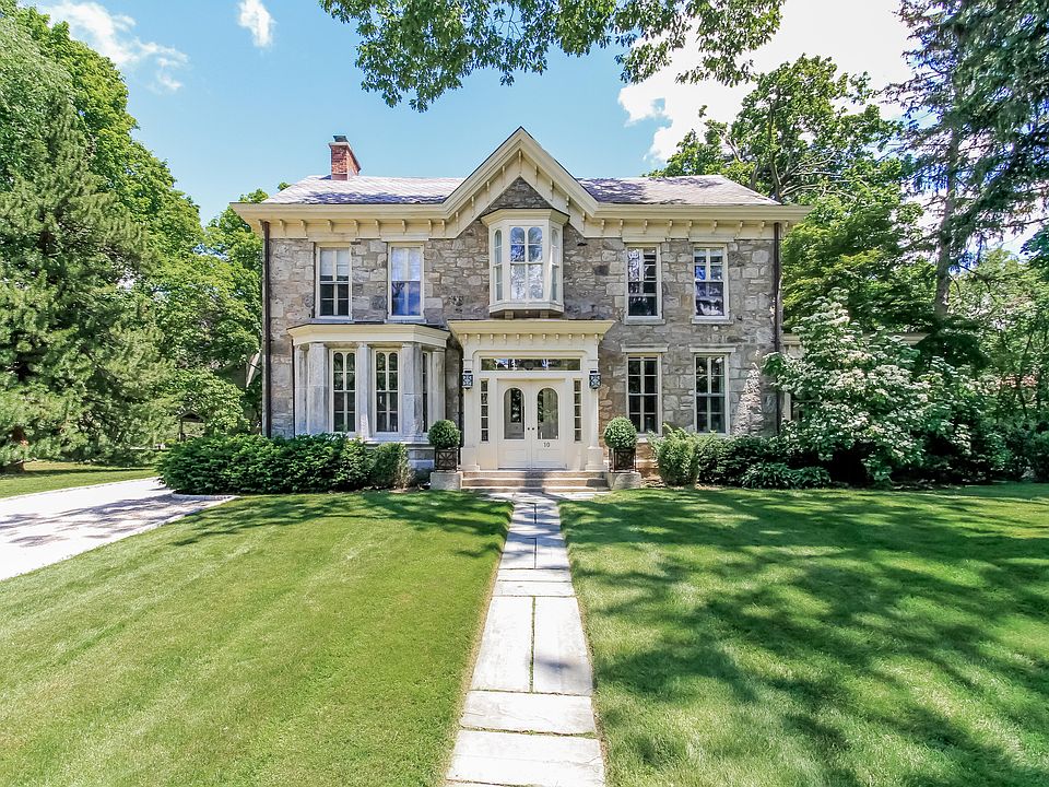 1st image of 10 Elmdorf Dr