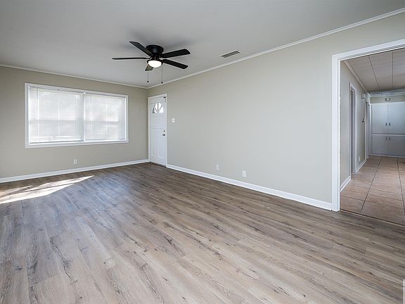 5th image of 3505 Greenwood Ave