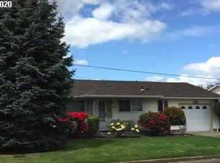 1601 Country Club Cir, Woodburn, OR 97071