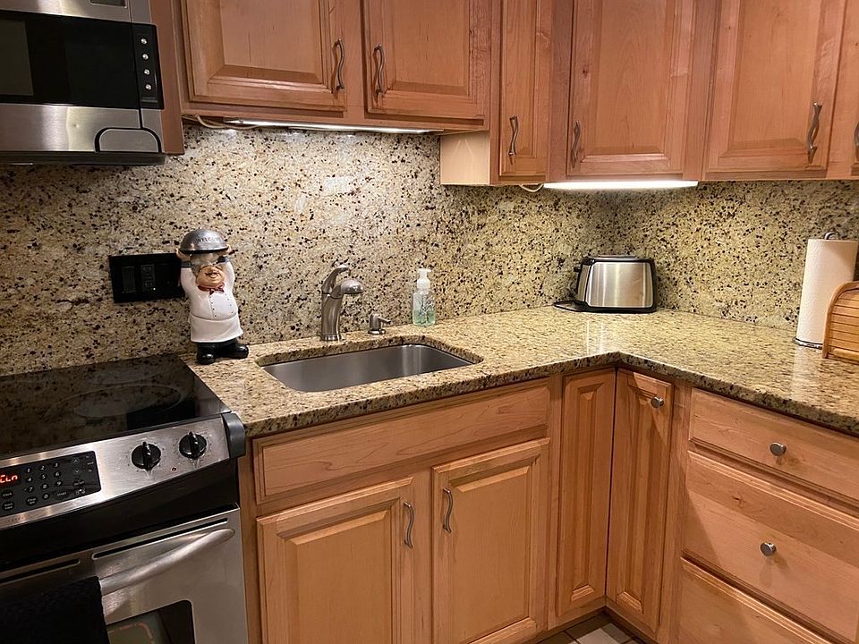 1st image of 23 Fountain Ln APT 3