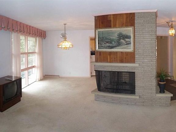4th image of 1250 Saint Charles St