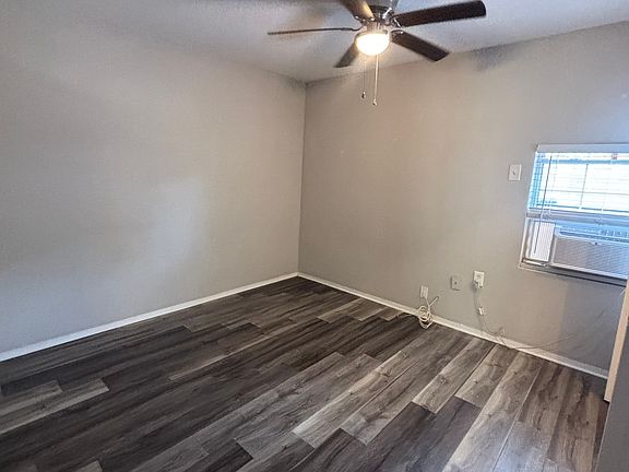 5th image of 918 24th Ave N Unit 12