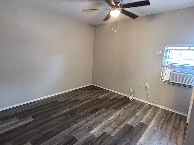 918 24th Ave N #12 — Photo 5