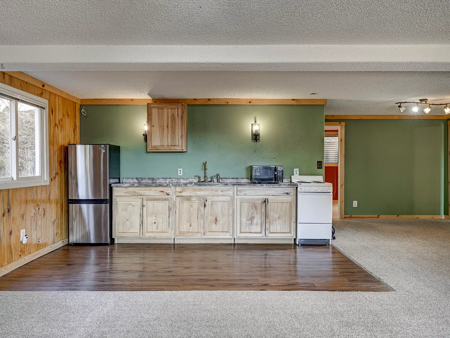 1 bed, 1.5 bath, 1800 sqft, $1,700 — Photo 3
