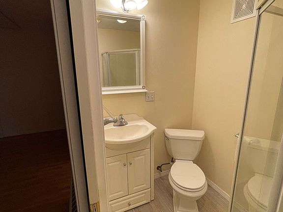 5th image of 303 Harvard Ave E #B2