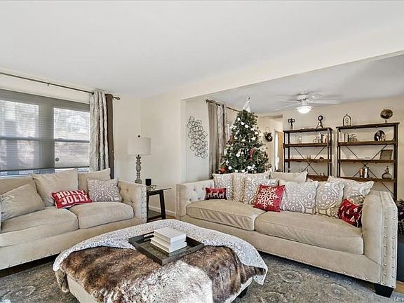 5th image of 27 Kings Point Ln