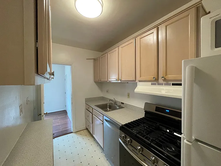 2614 41st Street NW — Photo 41