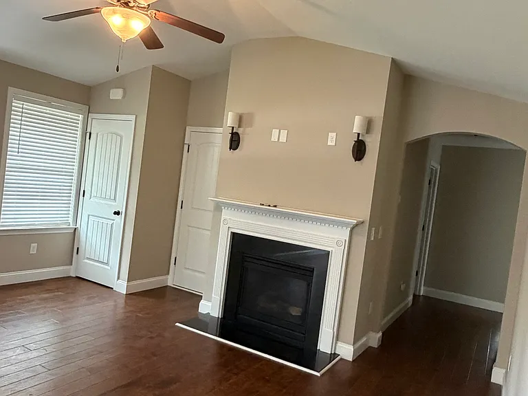 304 Hawk Valley Dr — Photo 3