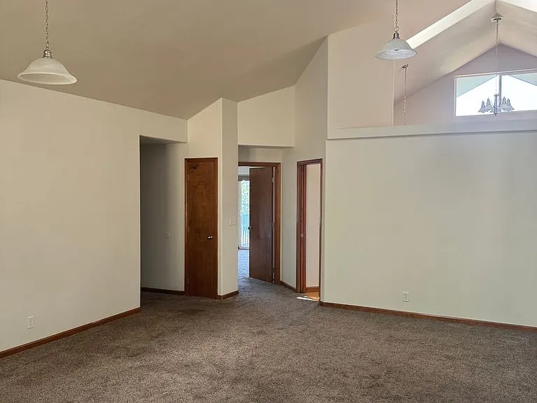 75620 London Rd — Photo 4