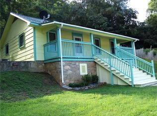 139 S Hill St, Waynesville, NC 28786